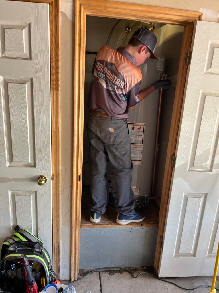 professional doing furnace installation Cedar City (2)